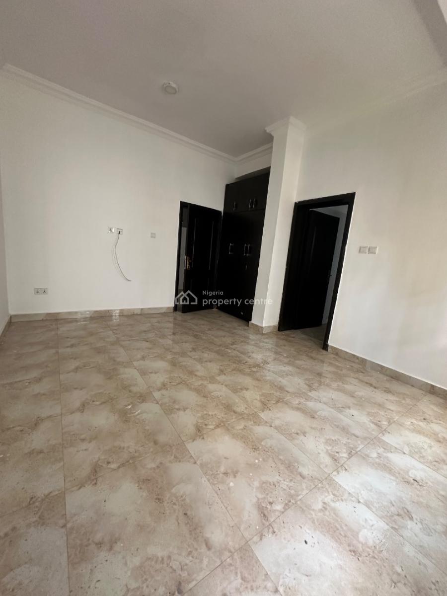 Specious 3 Bedroom Flat with a Pool and a Room Bq, Lekki Phase 1, Lekki, Lagos, Flat / Apartment for Rent