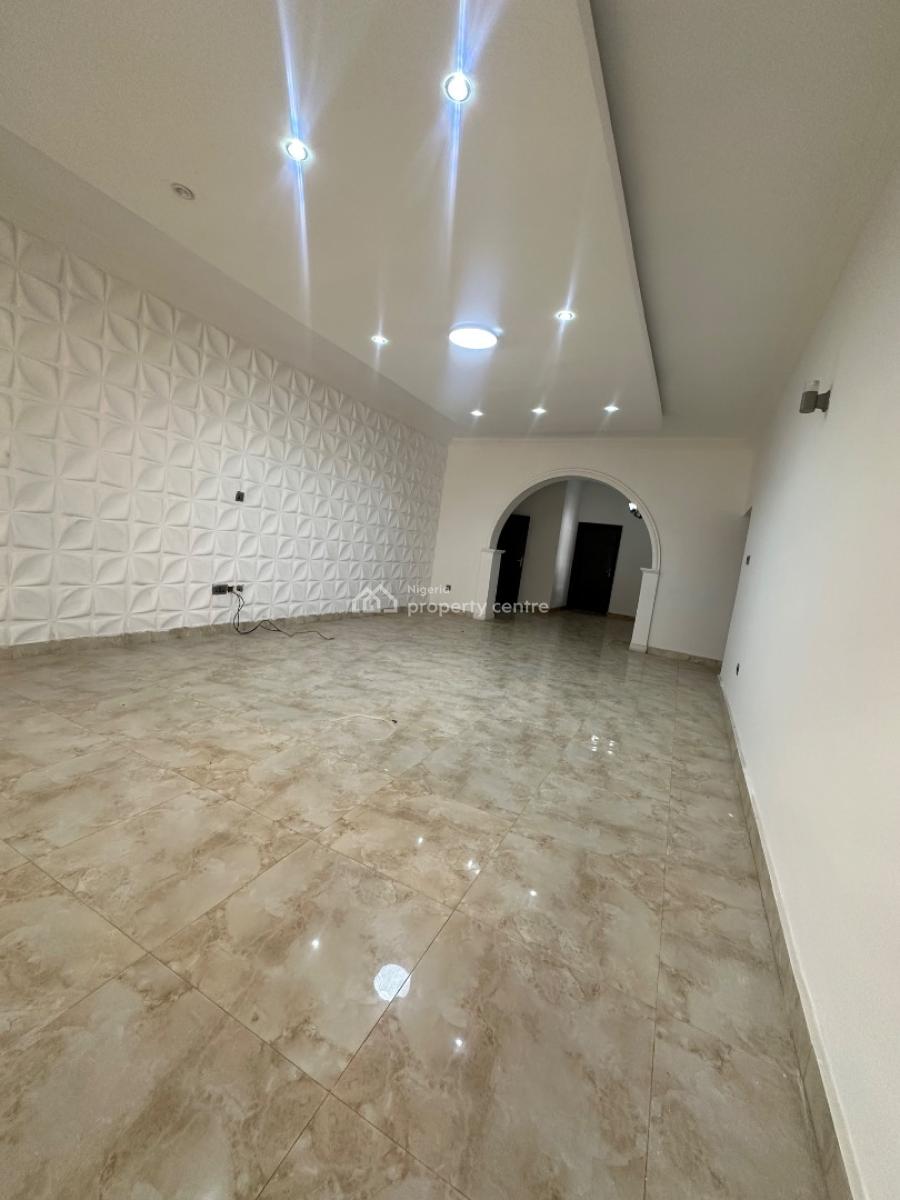 Specious 3 Bedroom Flat with a Pool and a Room Bq, Lekki Phase 1, Lekki, Lagos, Flat / Apartment for Rent