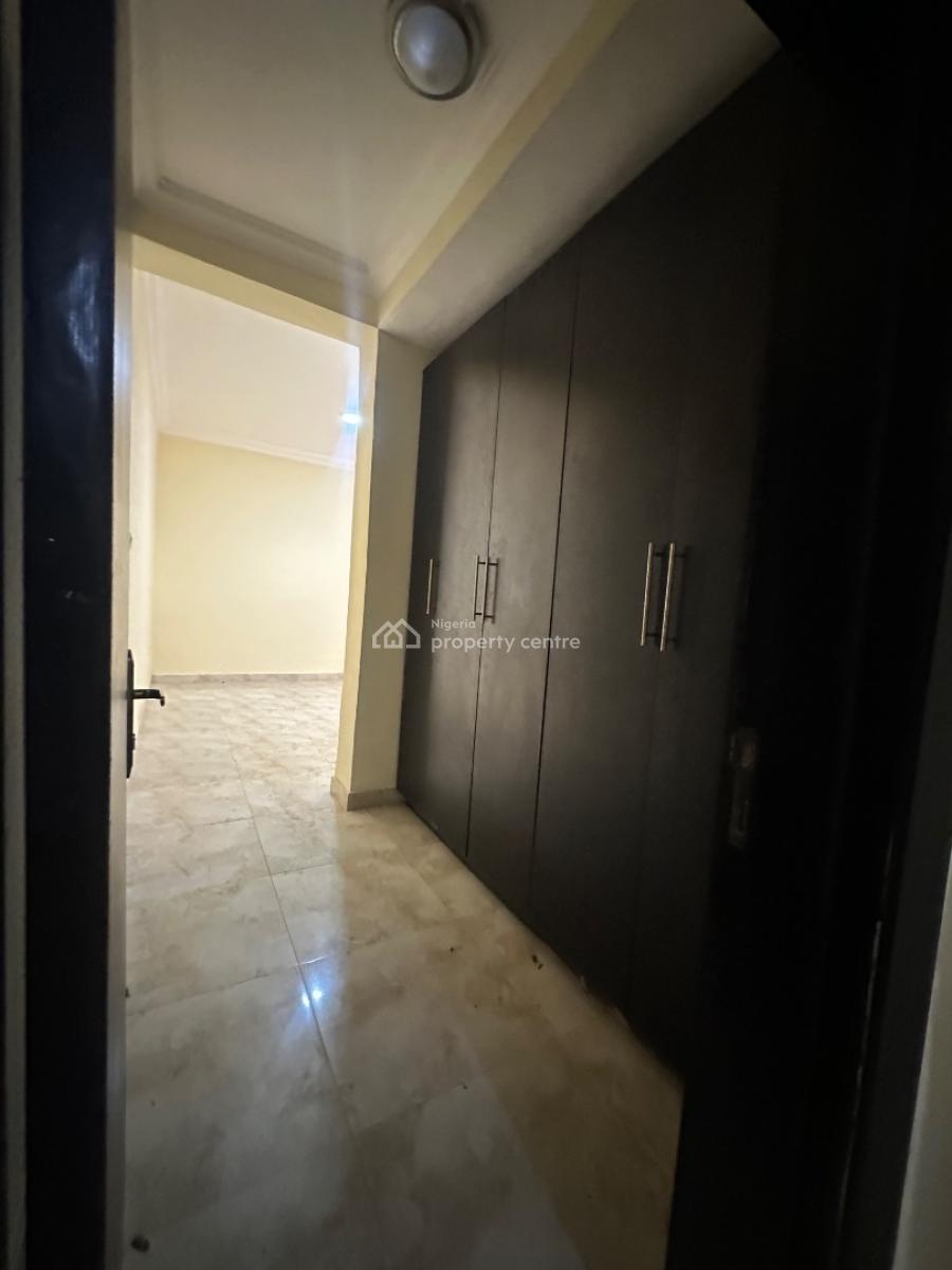 Specious 3 Bedroom Flat with a Pool and a Room Bq, Lekki Phase 1, Lekki, Lagos, Flat / Apartment for Rent