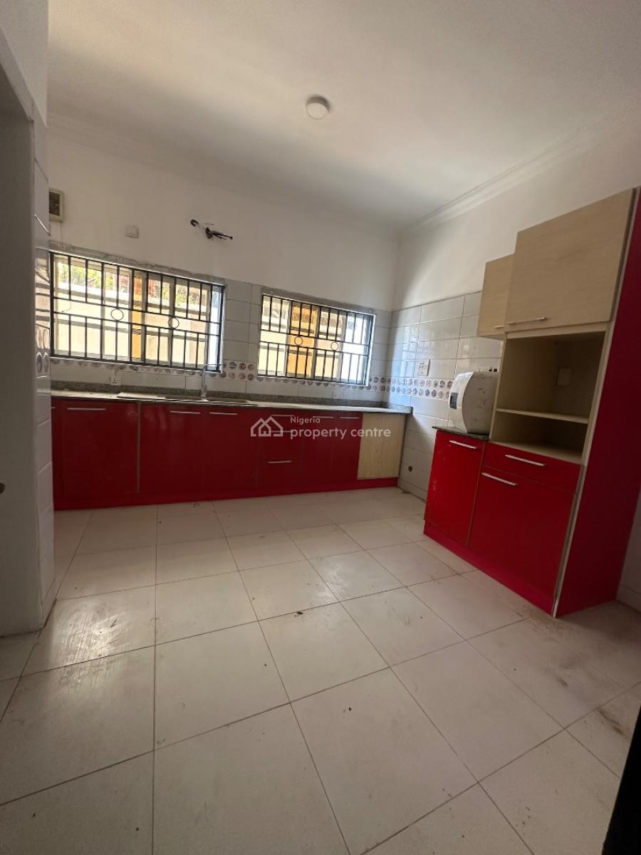 Specious 3 Bedroom Flat with a Pool and a Room Bq, Lekki Phase 1, Lekki, Lagos, Flat / Apartment for Rent