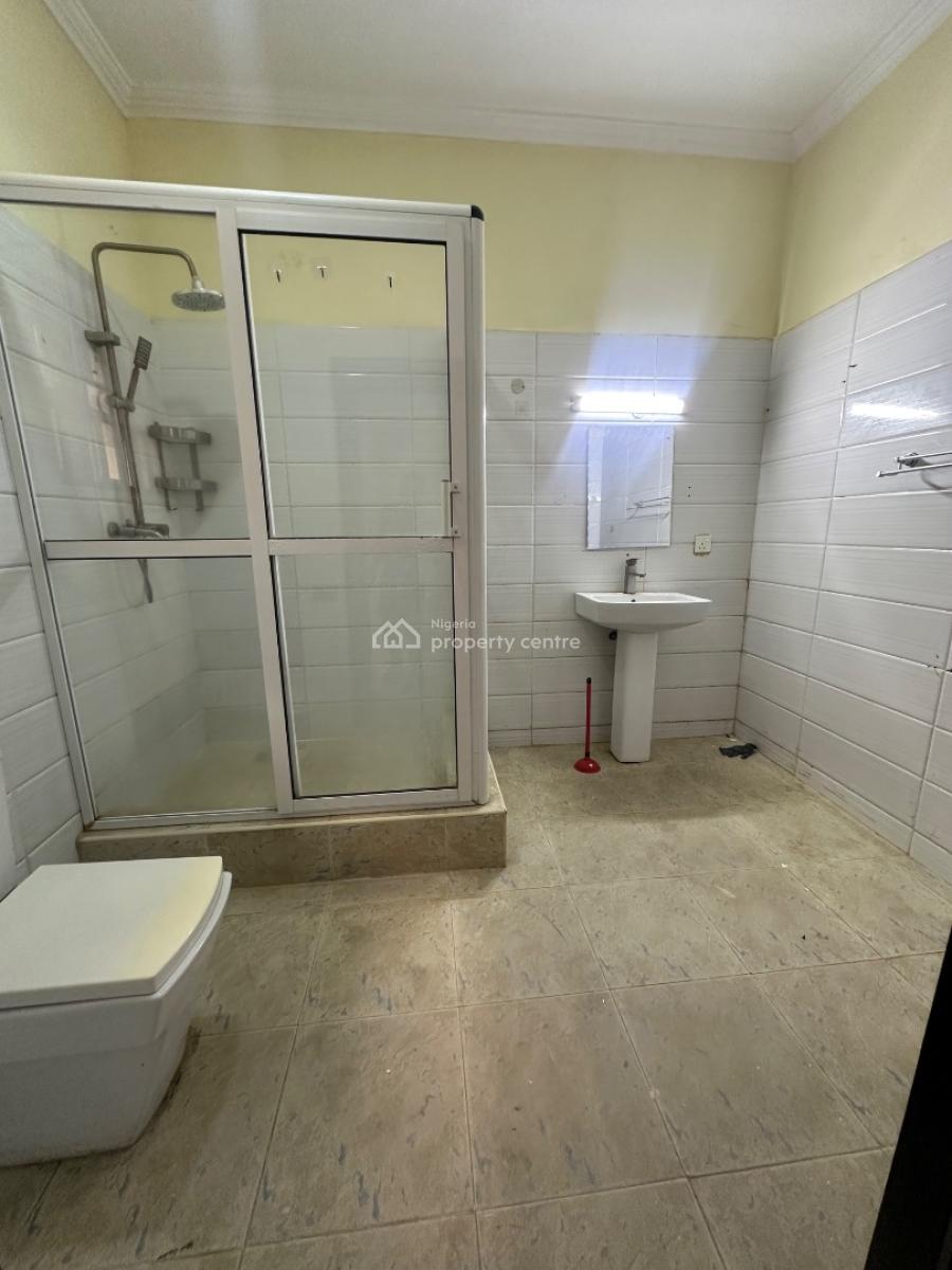 Specious 3 Bedroom Flat with a Pool and a Room Bq, Lekki Phase 1, Lekki, Lagos, Flat / Apartment for Rent