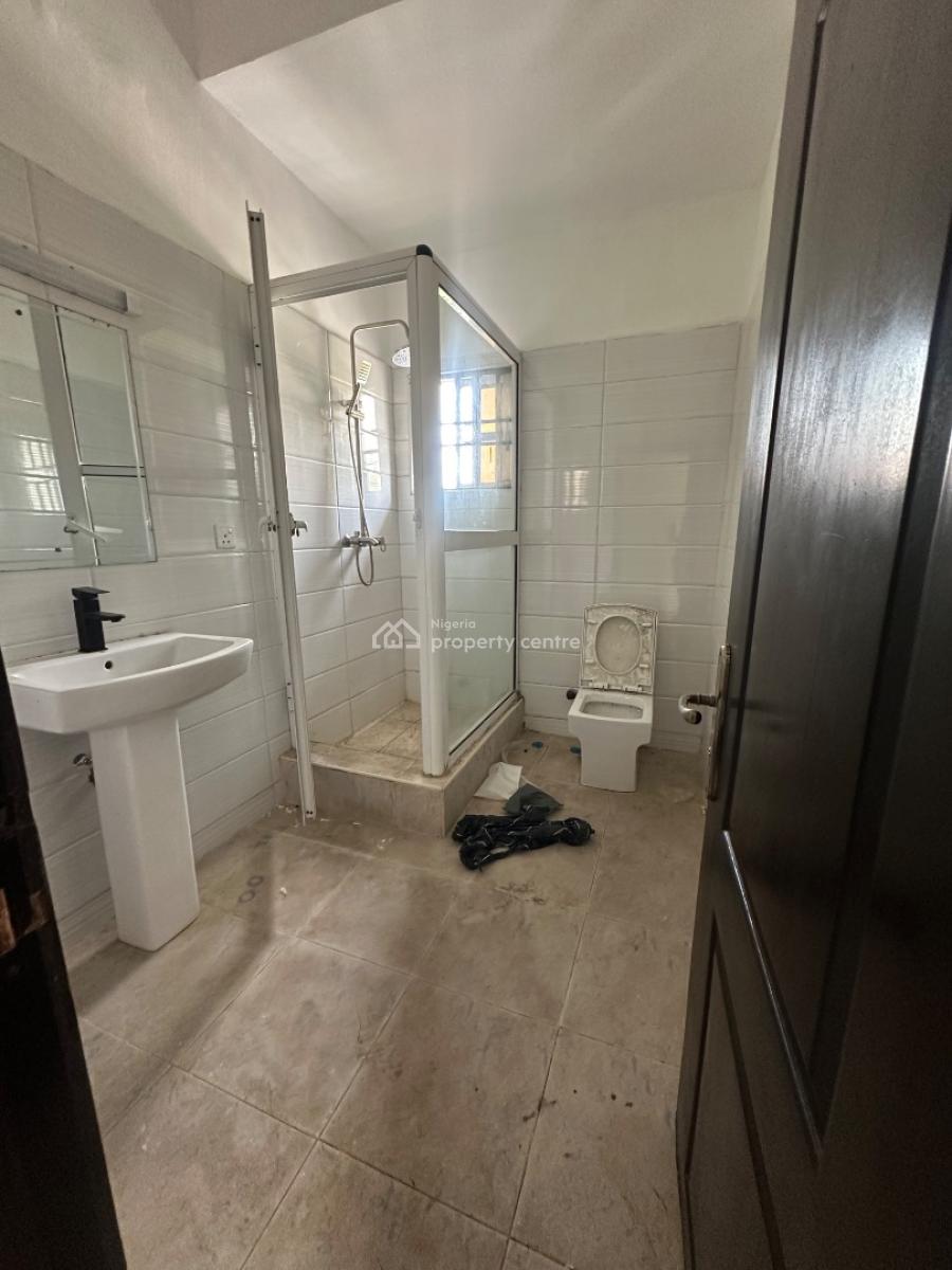 Specious 3 Bedroom Flat with a Pool and a Room Bq, Lekki Phase 1, Lekki, Lagos, Flat / Apartment for Rent