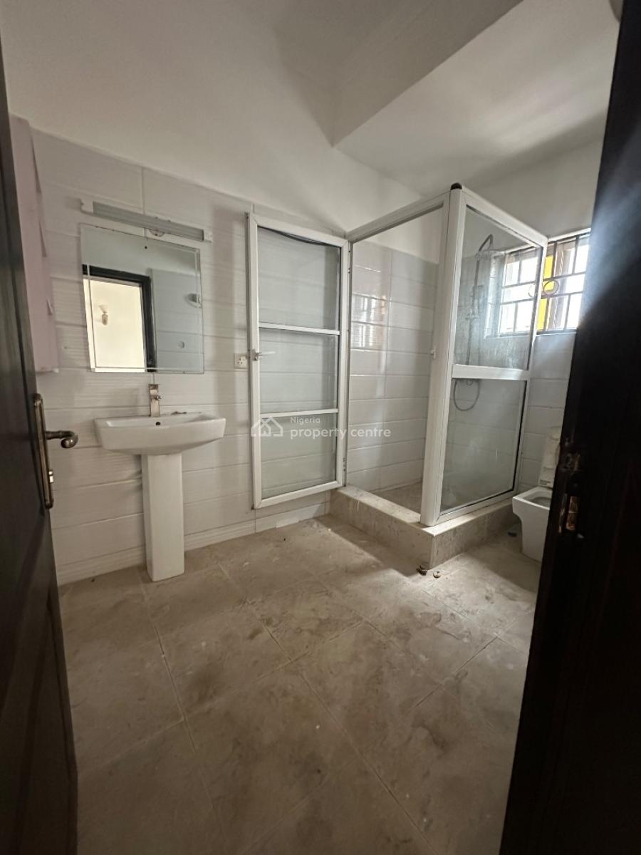 Specious 3 Bedroom Flat with a Pool and a Room Bq, Lekki Phase 1, Lekki, Lagos, Flat / Apartment for Rent