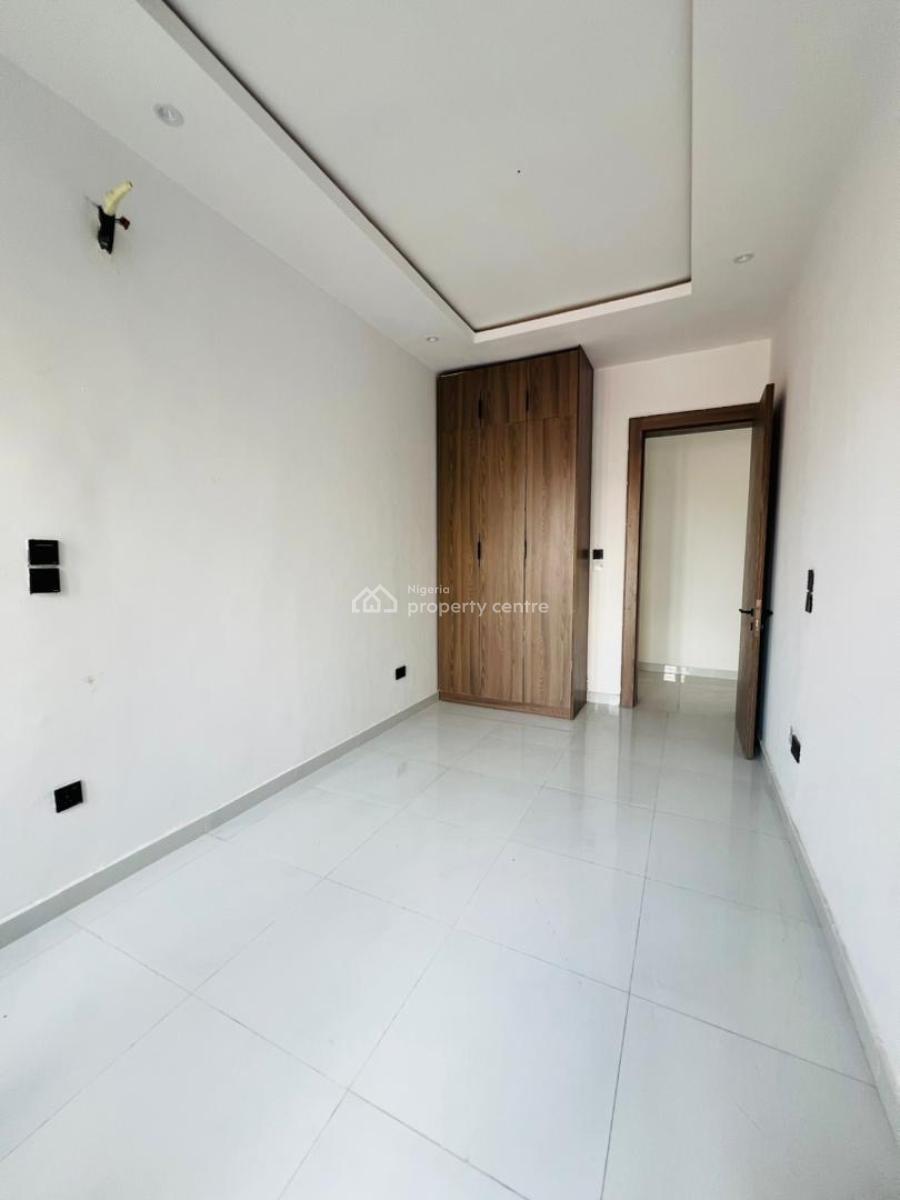 Investment Worthy 2 Bedroom Apartment, Lekki Phase 1, Lekki, Lagos, Block of Flats for Sale