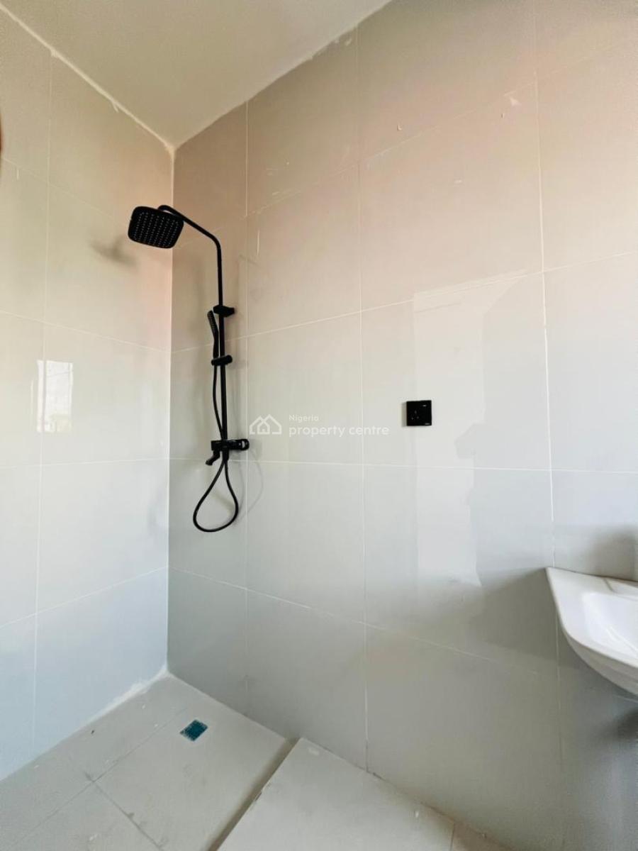 Investment Worthy 2 Bedroom Apartment, Lekki Phase 1, Lekki, Lagos, Block of Flats for Sale