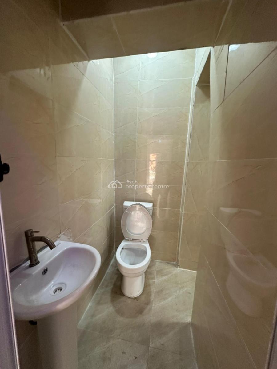 Exquisite Two Bedroom Flat with Air Conditioner (last Floor), Freedow Way, Lekki Phase 1, Lekki, Lagos, House for Rent