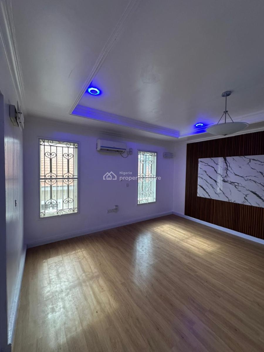 Exquisite Two Bedroom Flat with Air Conditioner (last Floor), Freedow Way, Lekki Phase 1, Lekki, Lagos, House for Rent