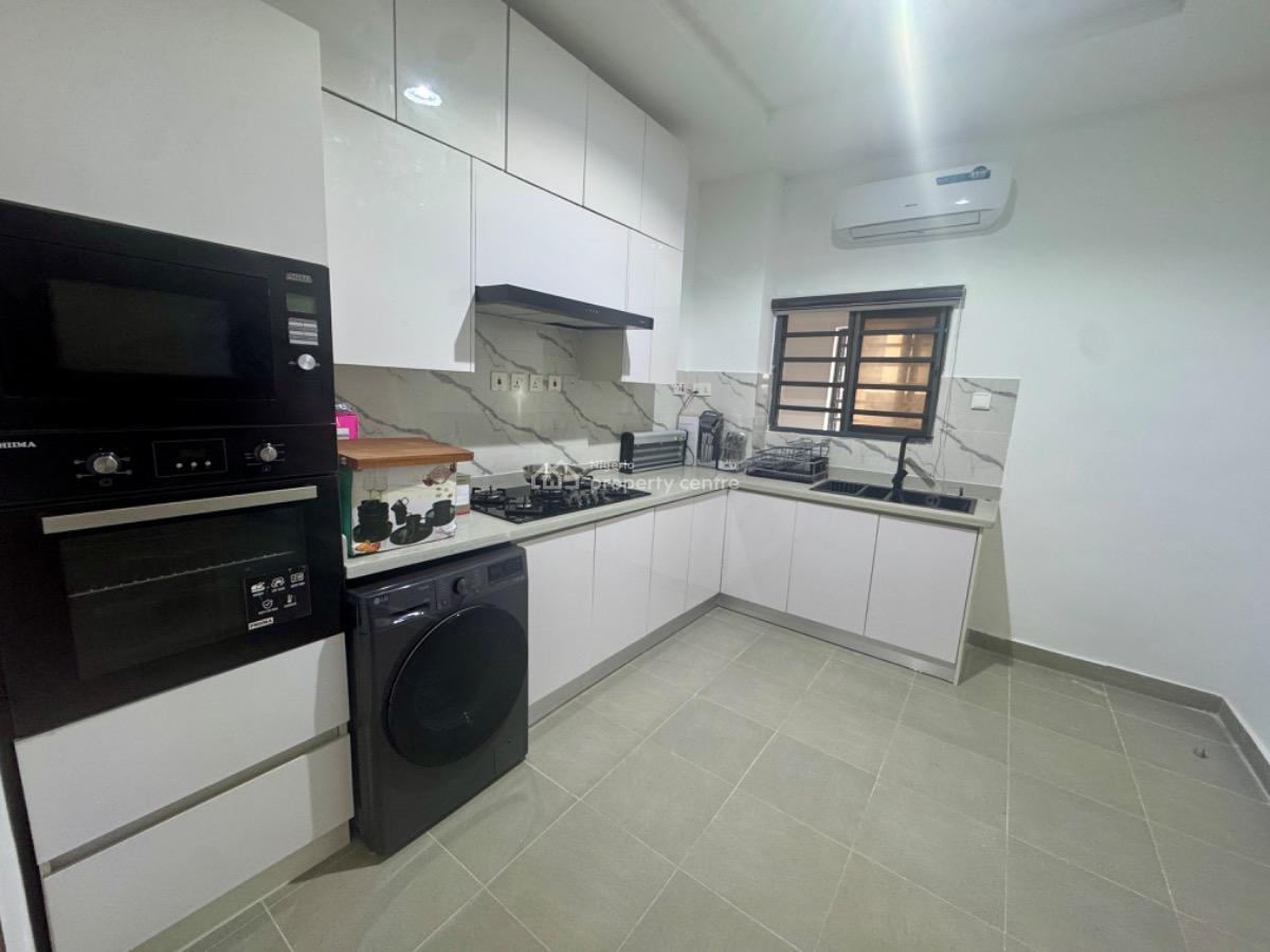Luxury (2nd Floor) 3 Bedroom Furnished Apartment, Off Freedom Way, Lekki Phase 1, Lekki, Lagos, Flat / Apartment for Sale