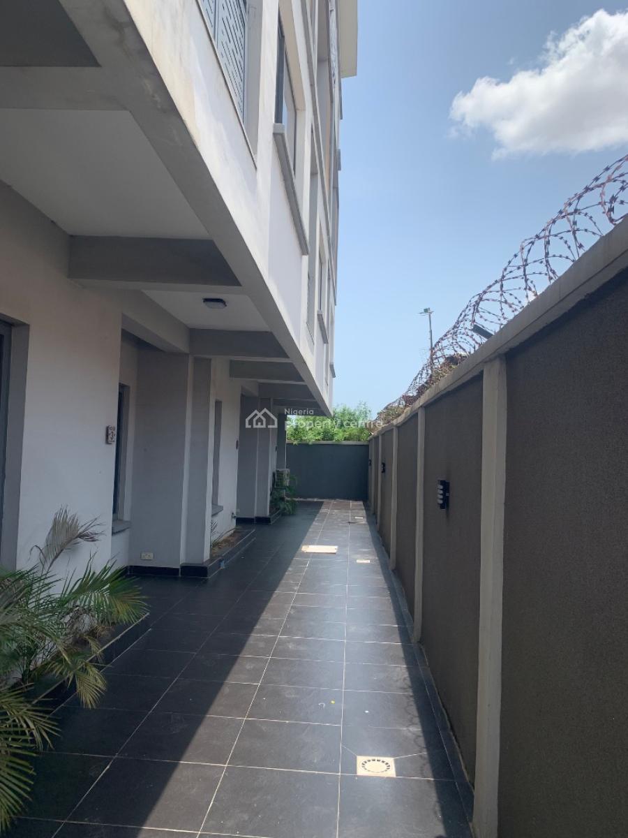 1 Units of Newly Built and Spacious 4 Bedrooms Apartment with Bq, Obanikoro, Shomolu, Lagos, Flat / Apartment for Sale