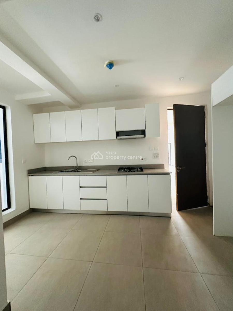 Three Bedroom Apartment with Bq, Lekki Phase 1, Lekki, Lagos, Flat / Apartment for Rent