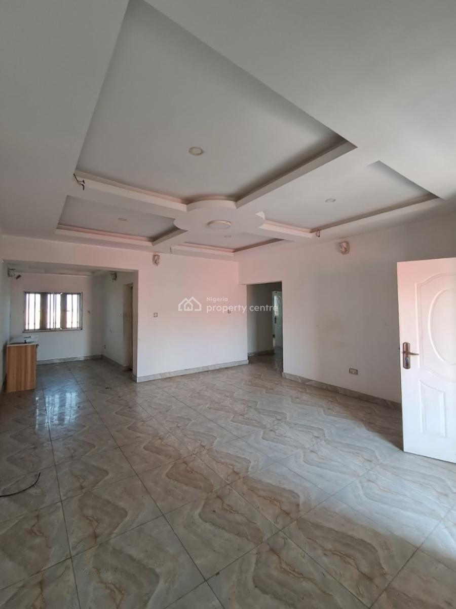 3 Bedroom Apartment Upstairs, New Road, Lekki, Lagos, Flat / Apartment for Rent