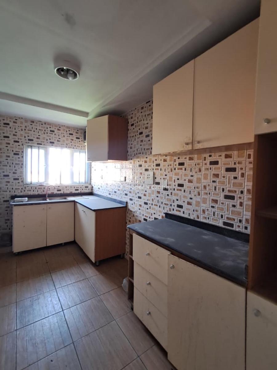 3 Bedroom Apartment Upstairs, New Road, Lekki, Lagos, Flat / Apartment for Rent