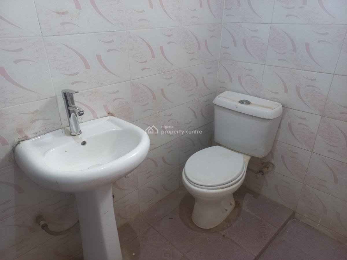 Spacious 3 Bedroom Bungalow in Redeemer Estate, Redeemer Estate, Lugbe District, Abuja, Detached Bungalow for Sale