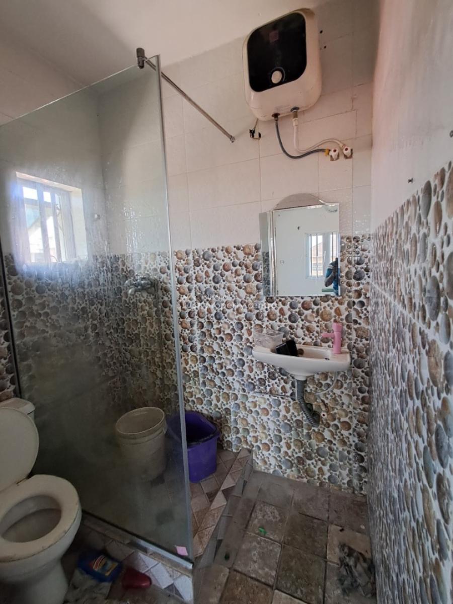 Fantastic 3 Bedroom Flat on 2nd Floor, New Road Alpha Beach, Chevron, Lekki, Lagos, Flat / Apartment for Rent