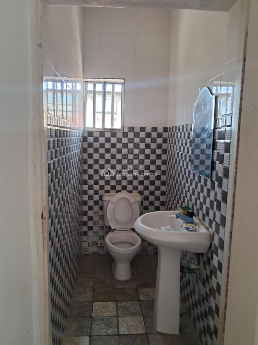 Fantastic 3 Bedroom Flat on 2nd Floor, New Road Alpha Beach, Chevron, Lekki, Lagos, Flat / Apartment for Rent