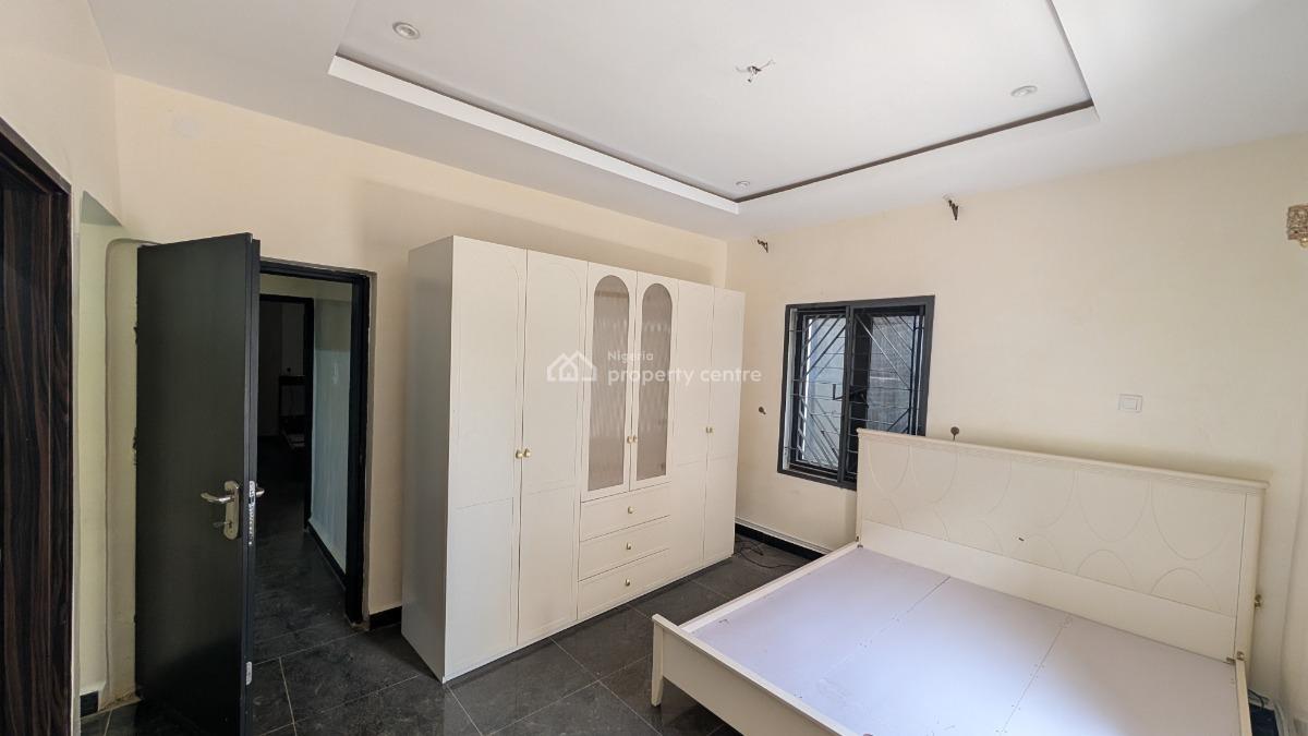 Service and Spacious 3 Bedroom Flat, Wuse 2, Abuja, Flat / Apartment for Rent