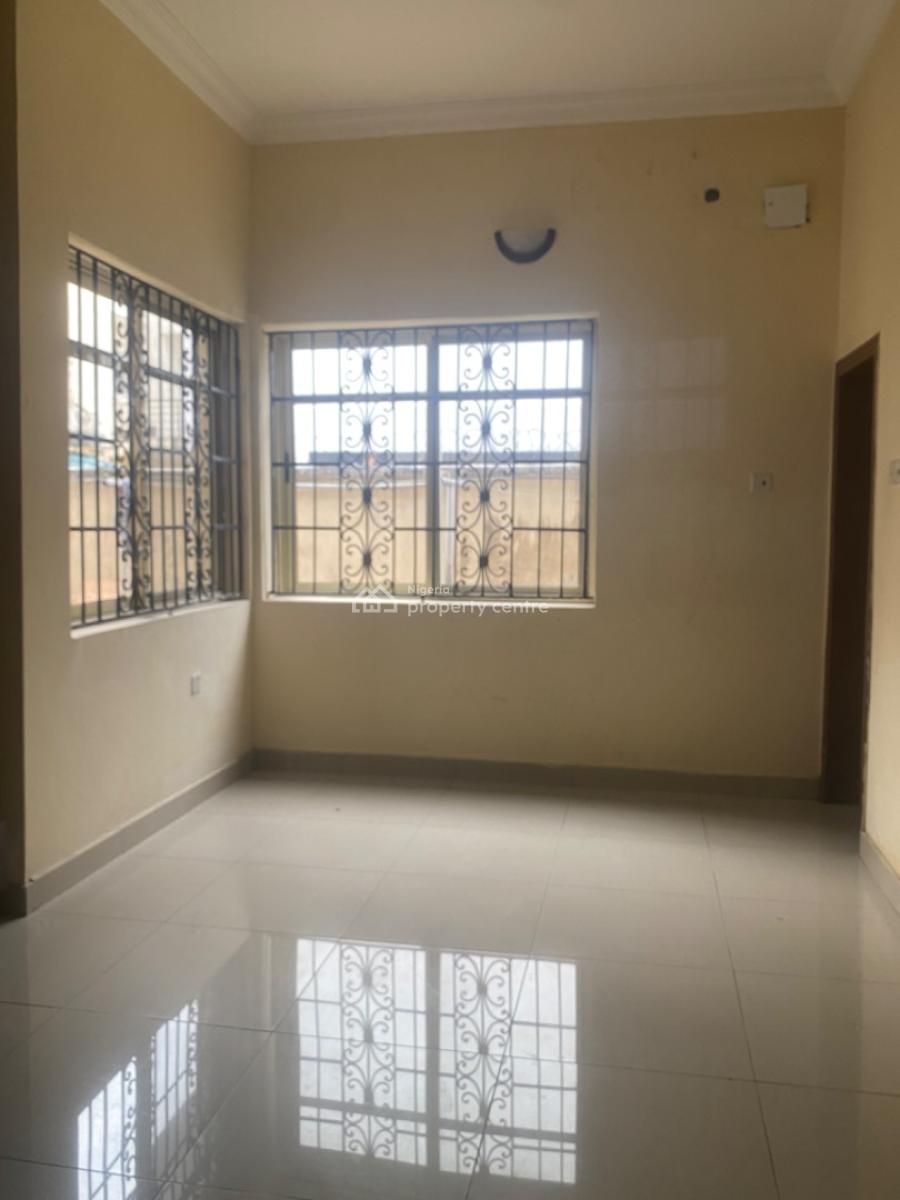 Specious 2 Bedrooms Apartment on Ground Floor, Gbangbala Street, Ikate, Lekki, Lagos, Flat / Apartment for Rent