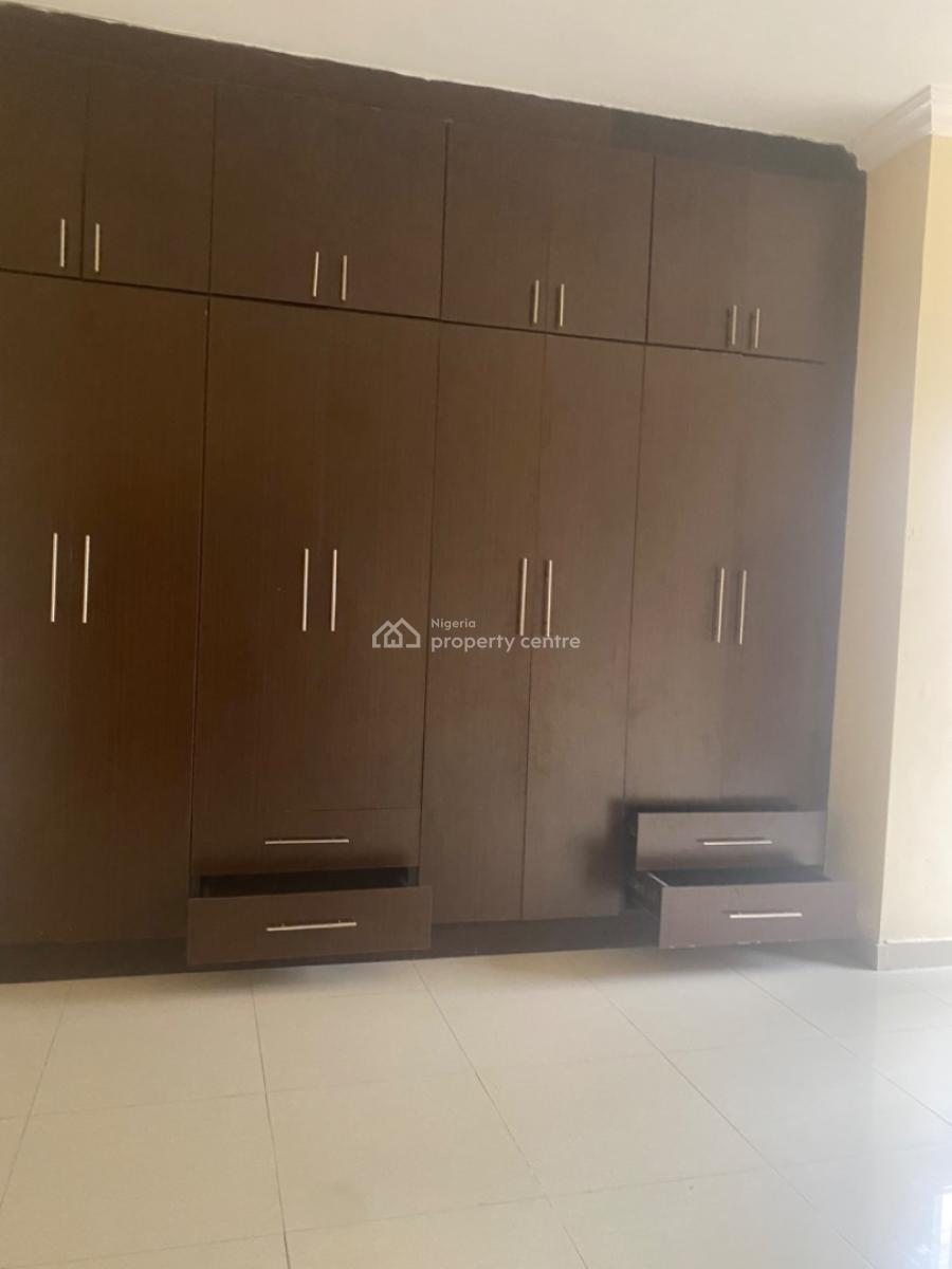 Specious 2 Bedrooms Apartment on Ground Floor, Gbangbala Street, Ikate, Lekki, Lagos, Flat / Apartment for Rent