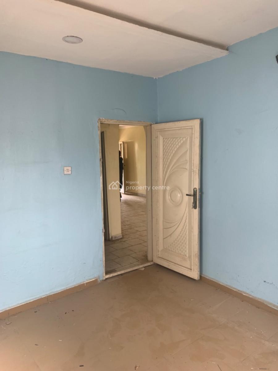 Spacious 2 Bedroom Flat on The Second Floor, Wuse 2, Abuja, Flat / Apartment for Rent