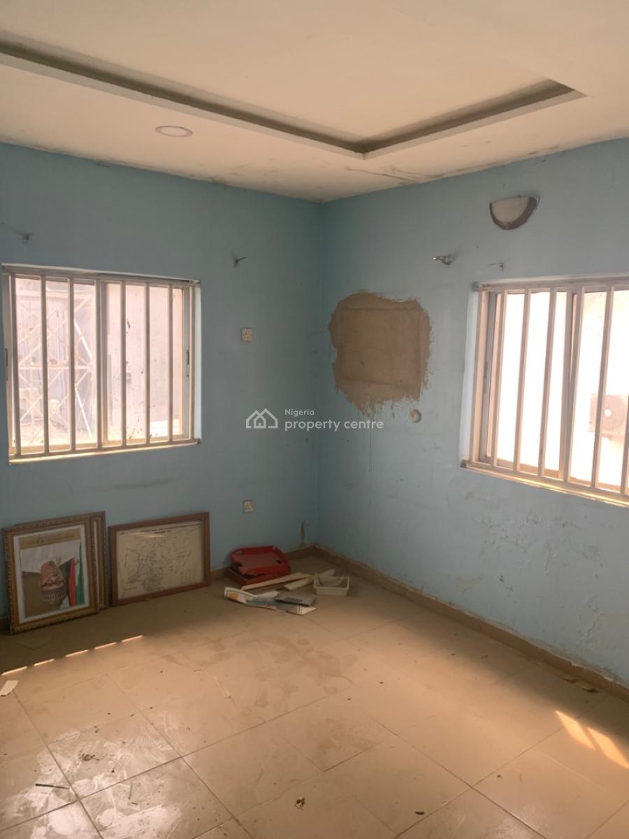 Spacious 2 Bedroom Flat on The Second Floor, Wuse 2, Abuja, Flat / Apartment for Rent