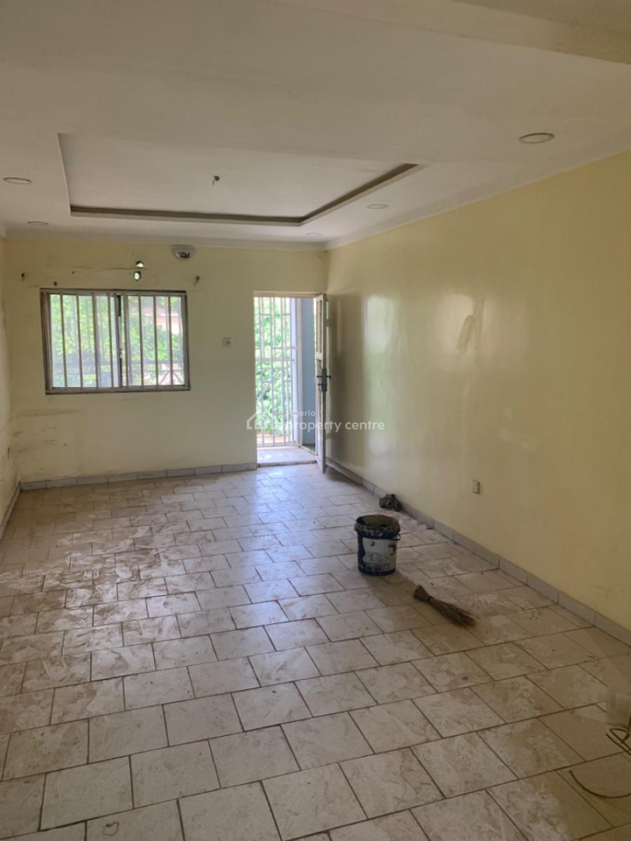 Spacious 2 Bedroom Flat on The Second Floor, Wuse 2, Abuja, Flat / Apartment for Rent