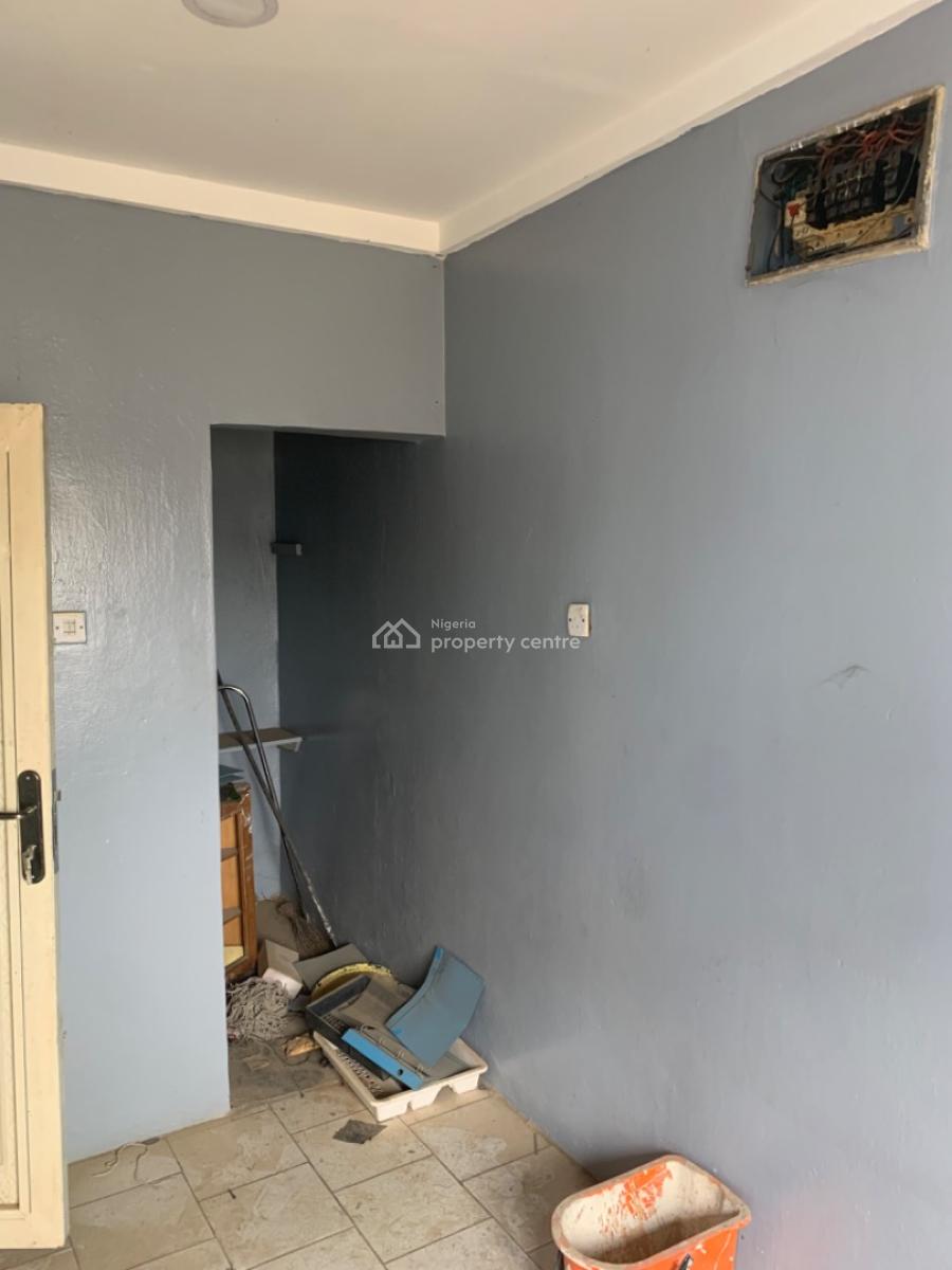 Spacious 2 Bedroom Flat on The Second Floor, Wuse 2, Abuja, Flat / Apartment for Rent