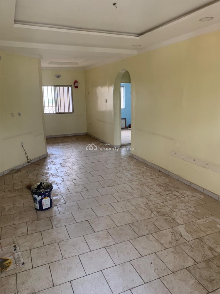 Spacious 2 Bedroom Flat on The Second Floor, Wuse 2, Abuja, Flat / Apartment for Rent