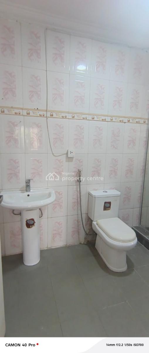 Clean 3 Bedrooms Flat, Close to The Bus-stop, By Eternal Filling Station, Agungi, Lekki, Lagos, Flat / Apartment for Rent