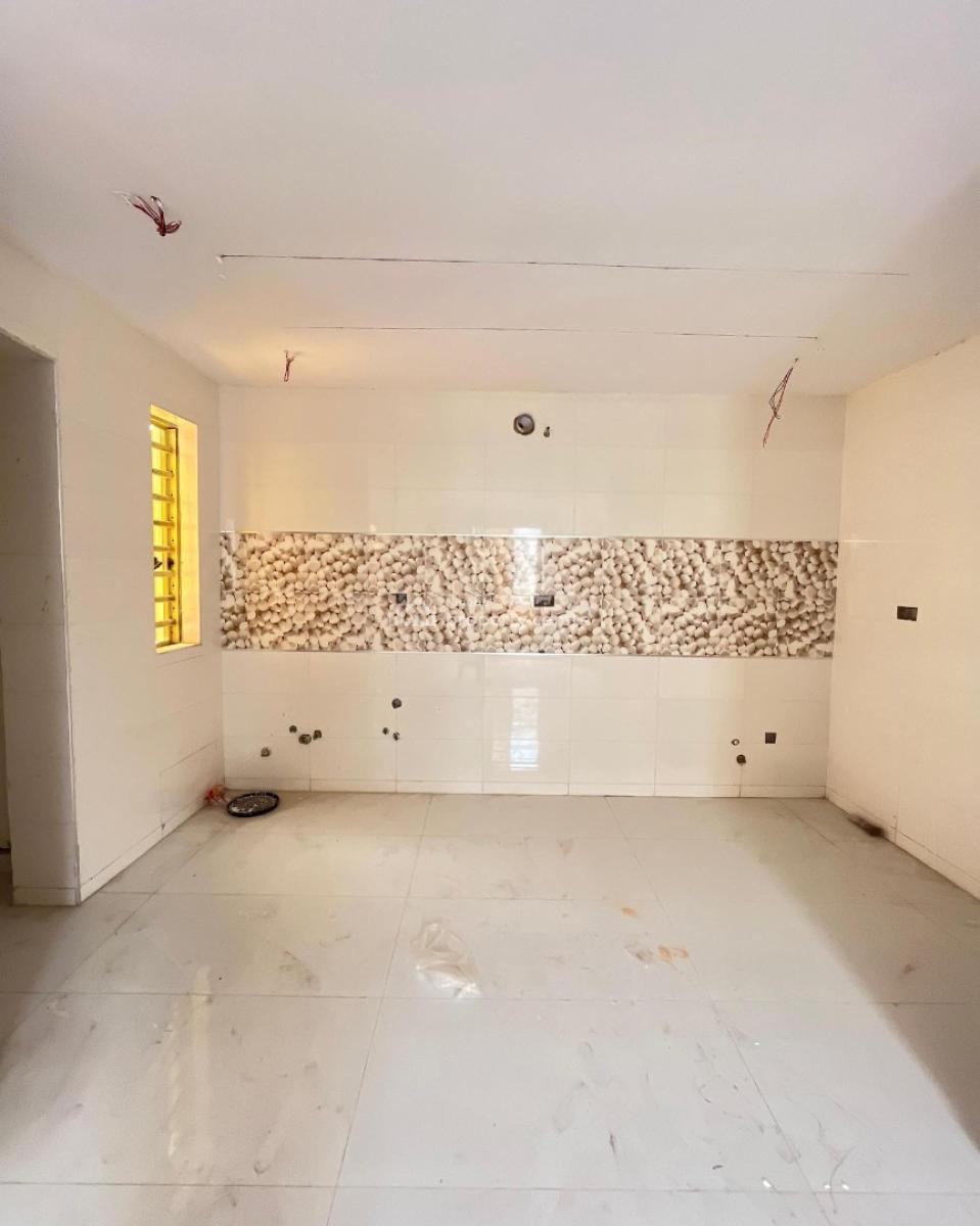 Lovely 2 Bedroom Apartment with Bq, Ologolo, Ologolo, Lekki, Lagos, Block of Flats for Sale