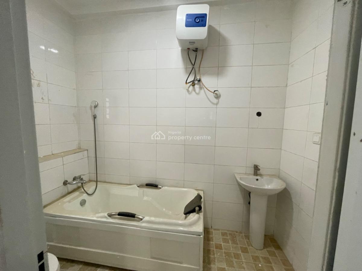 Luxury and Spacious Three Bedrooms Flat with Bq, Wuye District, Wuye, Abuja, Flat / Apartment for Rent