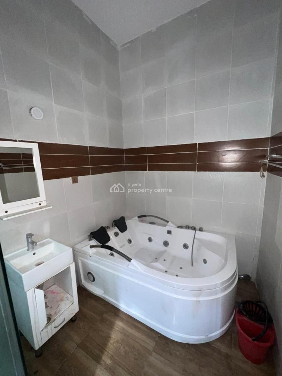 Masters Bedroom with Balcony and Jacuzzi, Chevy View Estate, Chevron, Lekki, Lagos, Self Contain (single Rooms) for Rent