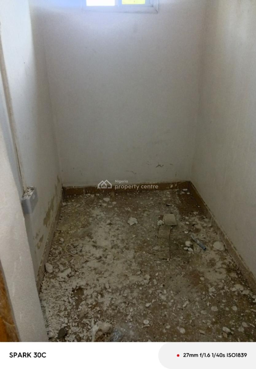 Renovated 2 Bedroom Flat, Mobil Road, Ilaje, Ajah, Lagos, Flat / Apartment for Rent