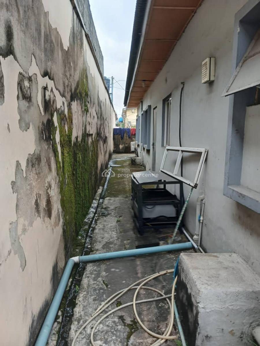 Demolishable 4 Bedroom Bungalow on a Plot of Land, By Corona School, Anthony, Maryland, Lagos, Detached Bungalow for Sale