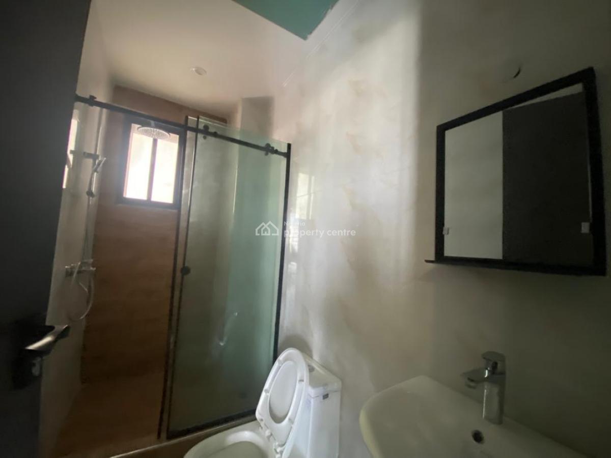 Spacious 2 Bedroom Apartment, Lekki Phase 1, Lekki Phase 1, Lekki, Lagos, Flat / Apartment for Sale