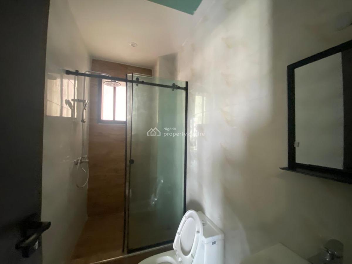 Spacious 2 Bedroom Apartment, Lekki Phase 1, Lekki Phase 1, Lekki, Lagos, Flat / Apartment for Sale