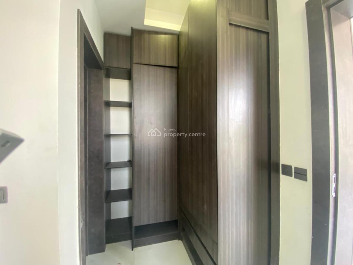 Spacious 2 Bedroom Apartment, Lekki Phase 1, Lekki Phase 1, Lekki, Lagos, Flat / Apartment for Sale