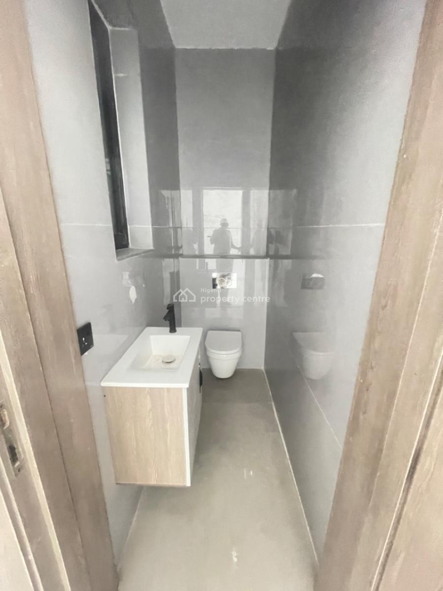 Luxury 2 Bedroom Flat and 1bq, Lekki Phase 1, Lekki, Lagos, Block of Flats for Sale