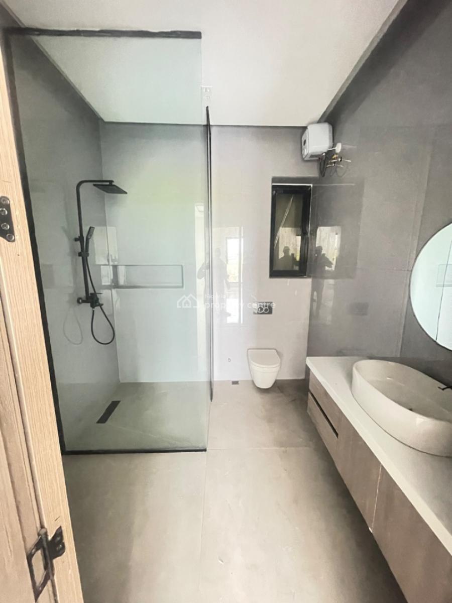 Luxury 2 Bedroom Flat and 1bq, Lekki Phase 1, Lekki, Lagos, Block of Flats for Sale