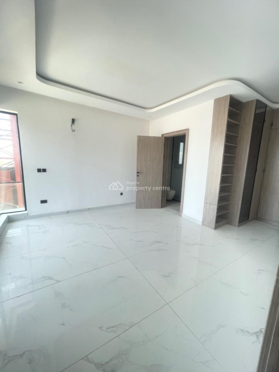 Luxury 2 Bedroom Flat and 1bq, Lekki Phase 1, Lekki, Lagos, Block of Flats for Sale