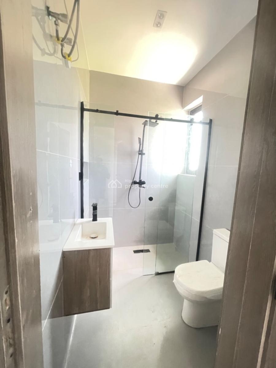 Luxury 2 Bedroom Flat and 1bq, Lekki Phase 1, Lekki, Lagos, Block of Flats for Sale