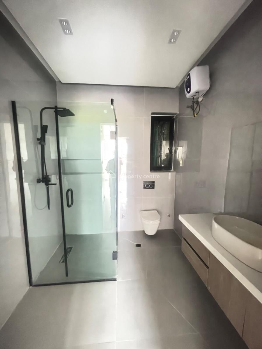 Luxury 2 Bedroom Flat and 1bq, Lekki Phase 1, Lekki, Lagos, Block of Flats for Sale