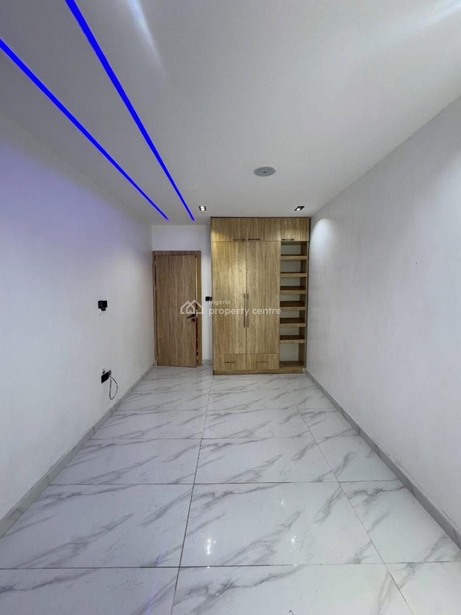 Contemporary, Well Built 2 Bedroom Apartment with Swimming Pool, Lekki Phase 1, Lekki, Lagos, Flat / Apartment for Sale