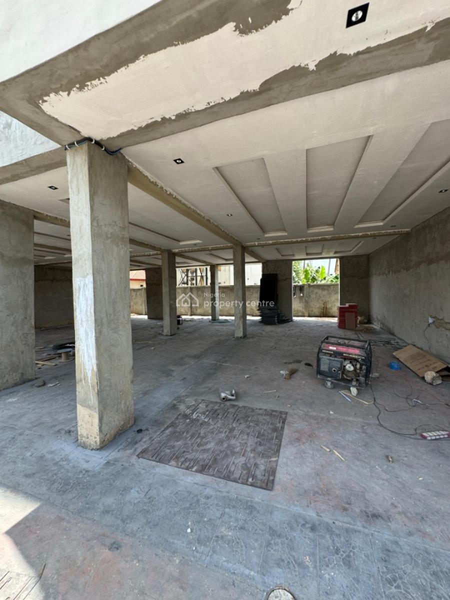 Lovely 2 Bedroom with Both Open & Close Plan Kitchen  Location: Yaba, Yaba, Lagos, House for Sale