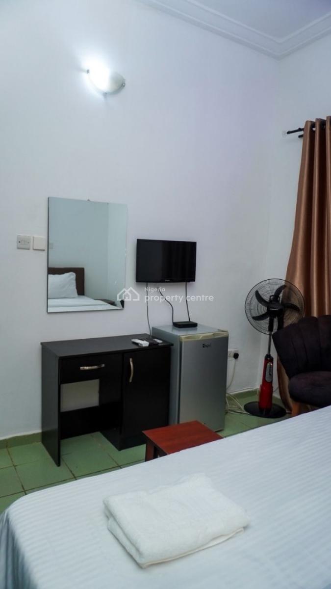 Luxury Spacious 2 Bedroom Furnished and Service Apartment, By Shopping Complex, Area 1, Garki, Abuja, Flat / Apartment Short Let