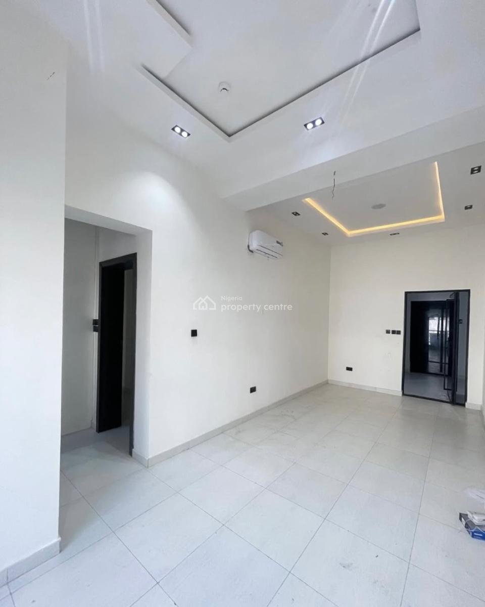 Beautiful 2 Bedroom Flat with Bq, Lekki Phase 1, Lekki, Lagos, Flat / Apartment for Rent