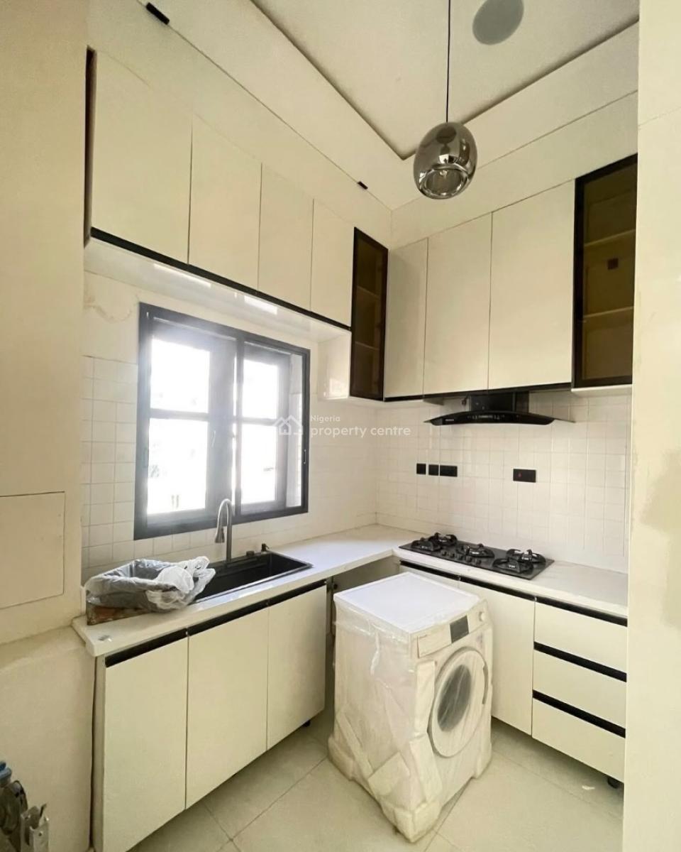 Beautiful 2 Bedroom Flat with Bq, Lekki Phase 1, Lekki, Lagos, Flat / Apartment for Rent
