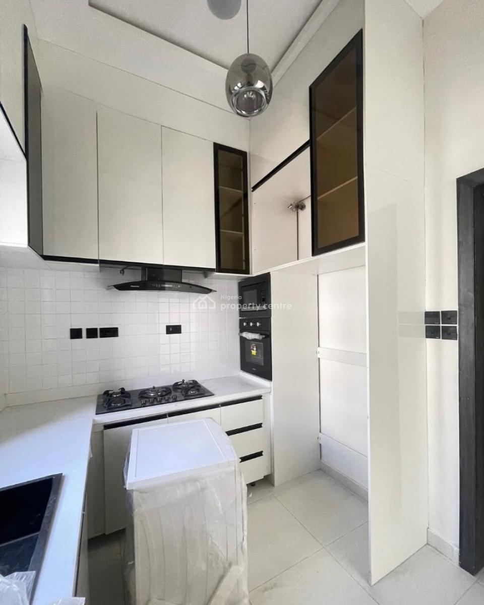 Beautiful 2 Bedroom Flat with Bq, Lekki Phase 1, Lekki, Lagos, Flat / Apartment for Rent