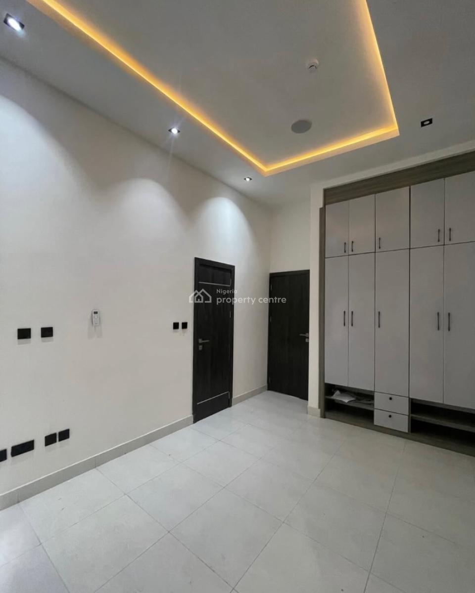 Beautiful 2 Bedroom Flat with Bq, Lekki Phase 1, Lekki, Lagos, Flat / Apartment for Rent