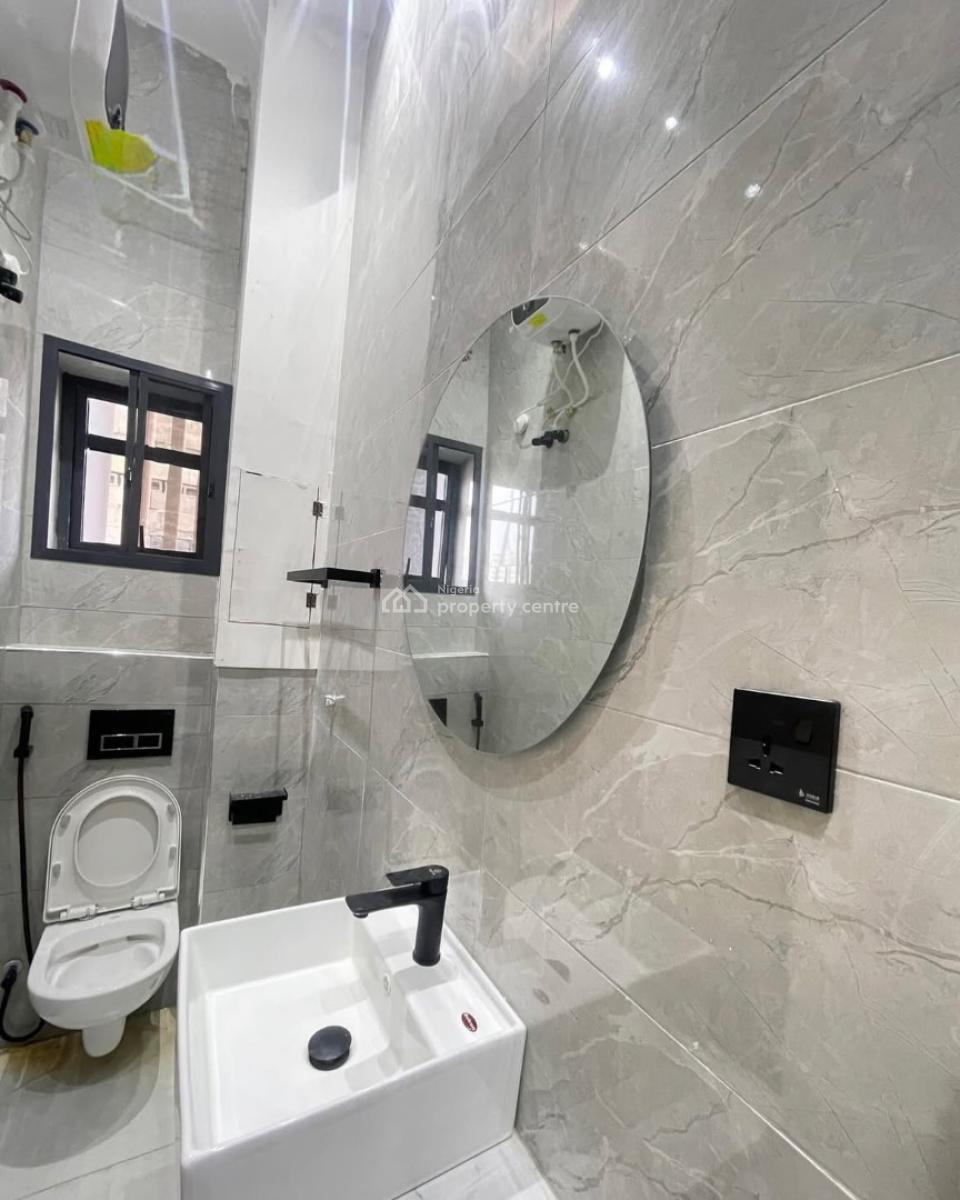 Beautiful 2 Bedroom Flat with Bq, Lekki Phase 1, Lekki, Lagos, Flat / Apartment for Rent