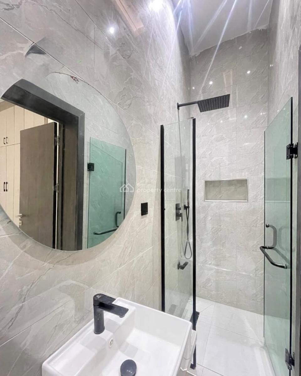 Beautiful 2 Bedroom Flat with Bq, Lekki Phase 1, Lekki, Lagos, Flat / Apartment for Rent